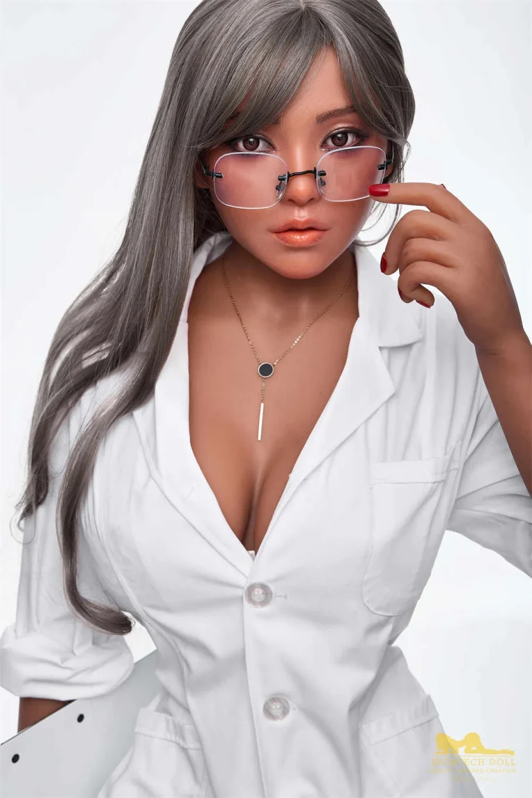 Irontech Doll 164 cm bonnet G Hybride – Eileen