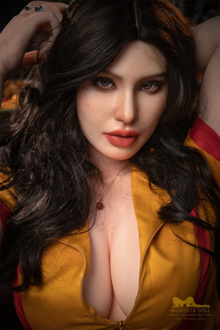 Irontech Doll 164 cm bonnet G silicone – Aurora