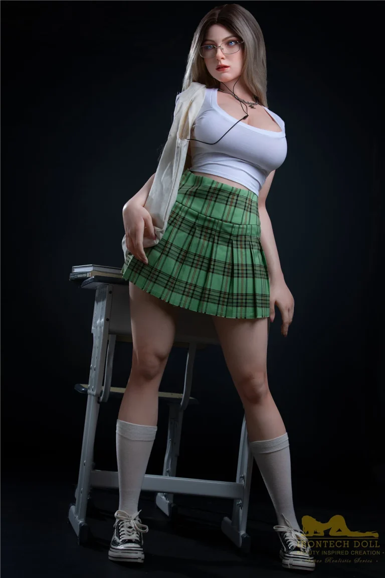 Irontech Doll 165 cm bonnet F silicone – Fenny