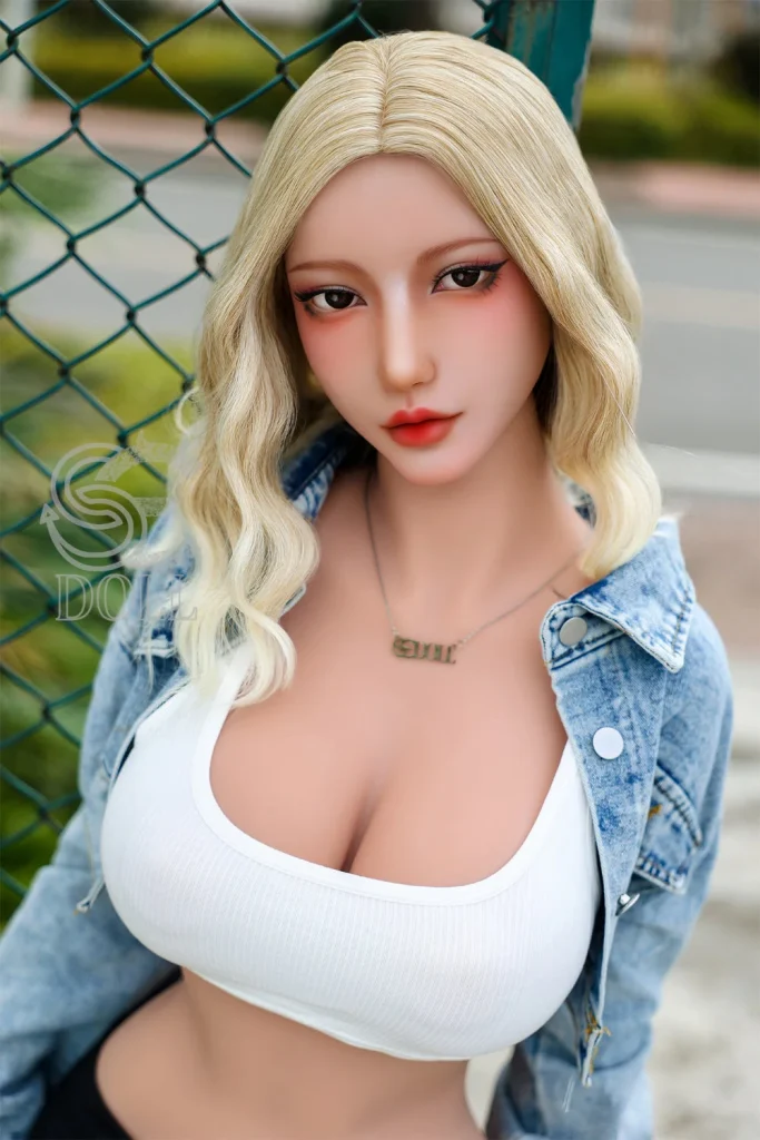 SEDOLL 161 cm bonnet F TPE – Makoto A. — vue 1