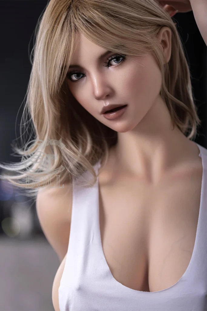 SEDOLL 167 cm bonnet E silicone Pro – Jenny.J — vue 1