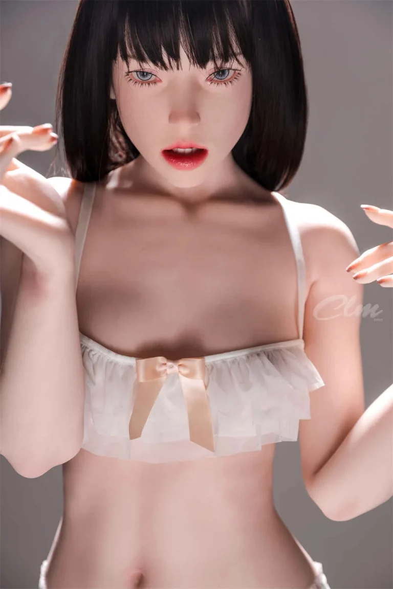 Climax Doll 157 cm silicone – Gimogi (mâchoire mobile)